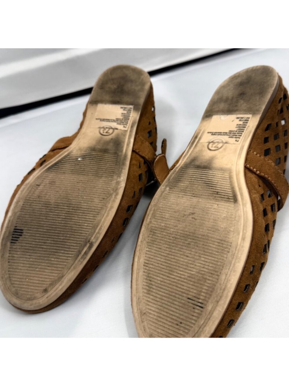 Womens Brown Cutout Mary Jane Flats Size 7.5 Textile Upper With Buckle Strap - Picture 4 of 7